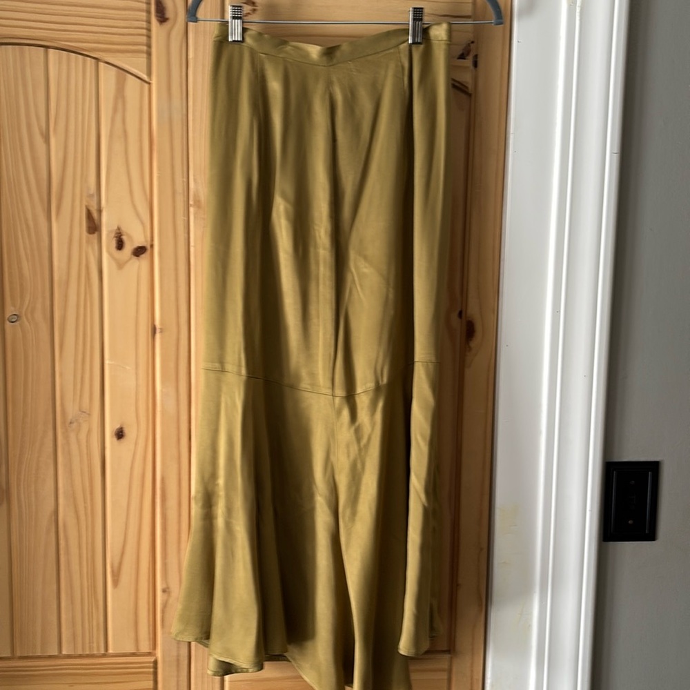 EUC Free People size 4 100% Viscose maxi skirt in gold